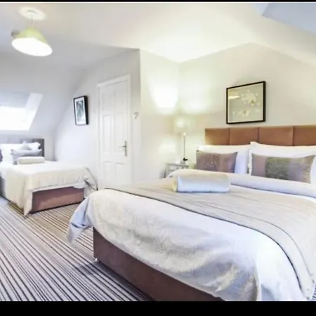 בית הארחה Almara Guesthouse 4*