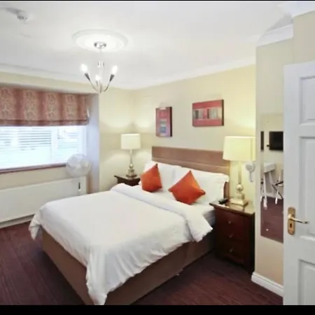 Almara Guesthouse 4* גלוואיי