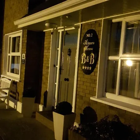 בית הארחה Almara Guesthouse 4*